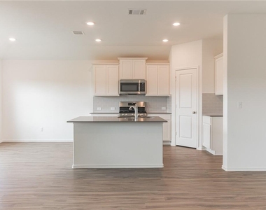 500 Jack Ryan St - Photo Thumbnail 8