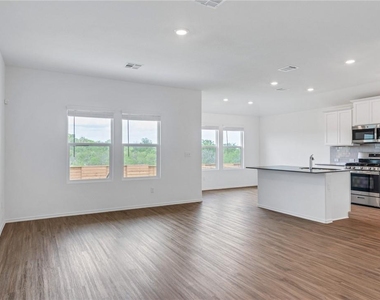 500 Jack Ryan St - Photo Thumbnail 6
