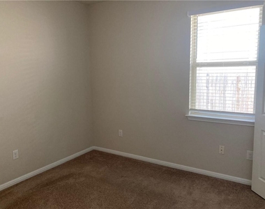480 Triumph Rd - Photo Thumbnail 25