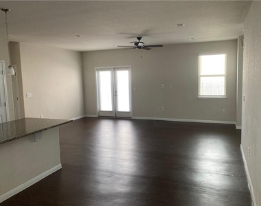 480 Triumph Rd - Photo Thumbnail 4