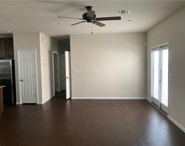 480 Triumph Rd - Photo Thumbnail 5