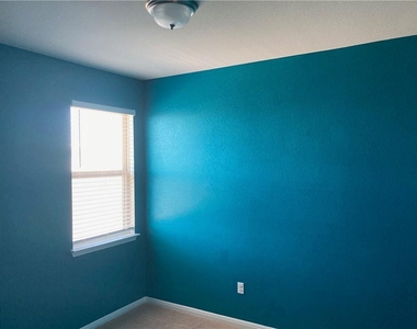 480 Triumph Rd - Photo Thumbnail 21