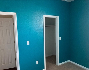 480 Triumph Rd - Photo Thumbnail 20
