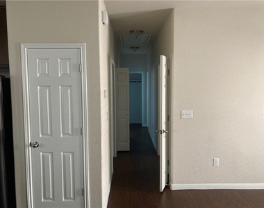 480 Triumph Rd - Photo Thumbnail 7