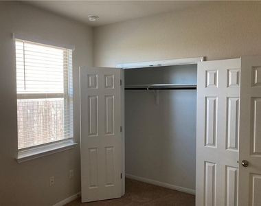 480 Triumph Rd - Photo Thumbnail 23