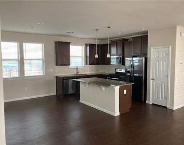 480 Triumph Rd - Photo Thumbnail 6