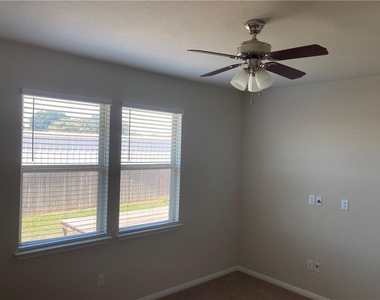 480 Triumph Rd - Photo Thumbnail 9