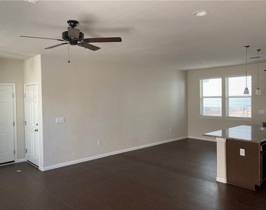 480 Triumph Rd - Photo Thumbnail 16