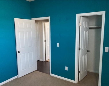 480 Triumph Rd - Photo Thumbnail 18