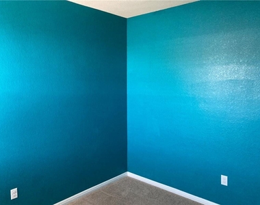 480 Triumph Rd - Photo Thumbnail 19