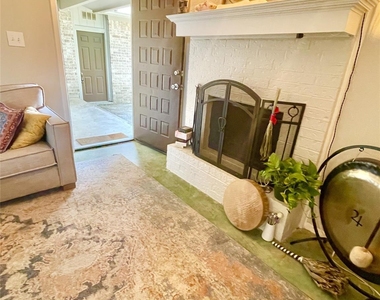7103 Woodhue Ct - Photo Thumbnail 6