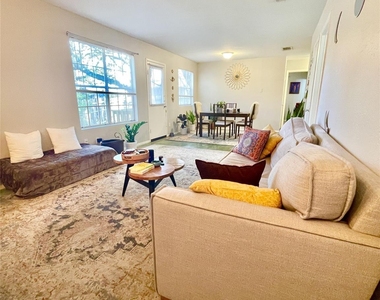 7103 Woodhue Ct - Photo Thumbnail 8