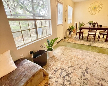 7103 Woodhue Ct - Photo Thumbnail 16