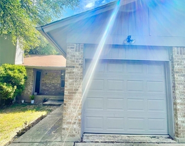 7103 Woodhue Ct - Photo Thumbnail 2