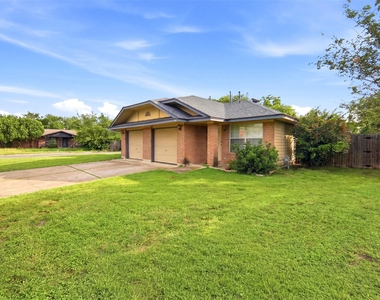 2304 Smith Branch Blvd - Photo Thumbnail 3