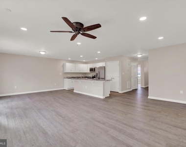 13906 Patriot Way - Photo Thumbnail 3