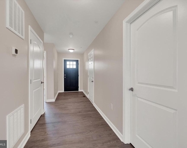 13906 Patriot Way - Photo Thumbnail 2