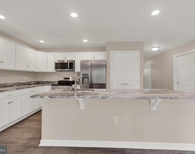 13906 Patriot Way - Photo Thumbnail 1