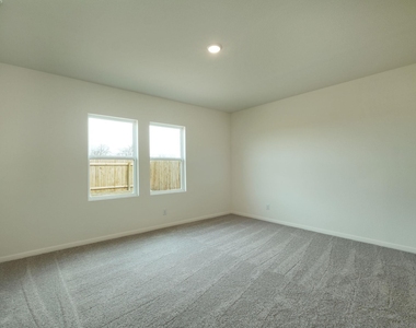 209 Stonebrook Dr - Photo Thumbnail 3