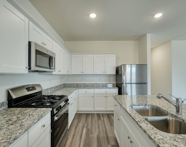 209 Stonebrook Dr - Photo Thumbnail 2