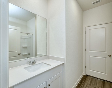 209 Stonebrook Dr - Photo Thumbnail 6
