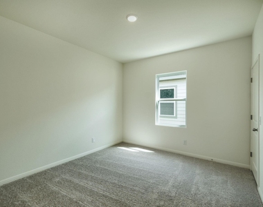 209 Stonebrook Dr - Photo Thumbnail 9