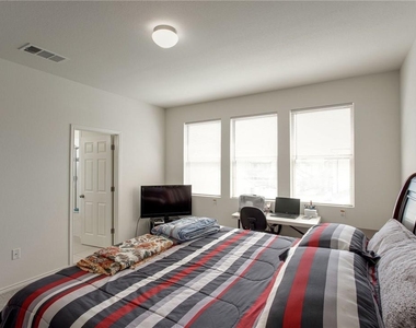 9109 Garnet Dr - Photo Thumbnail 22