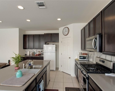 9109 Garnet Dr - Photo Thumbnail 11