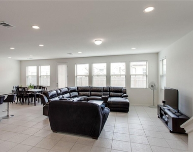 9109 Garnet Dr - Photo Thumbnail 17