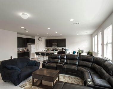 9109 Garnet Dr - Photo Thumbnail 13