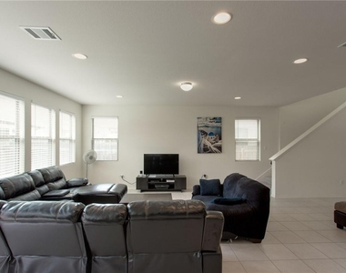 9109 Garnet Dr - Photo Thumbnail 14