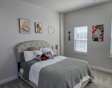 5426 Greenpoint Lane - Photo Thumbnail 49
