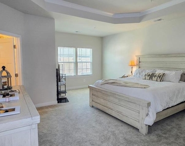 5426 Greenpoint Lane - Photo Thumbnail 31