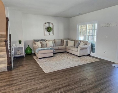 5426 Greenpoint Lane - Photo Thumbnail 20