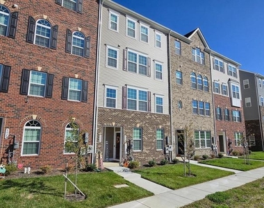 5426 Greenpoint Lane - Photo Thumbnail 1