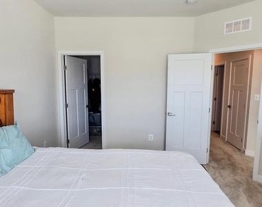 5426 Greenpoint Lane - Photo Thumbnail 48