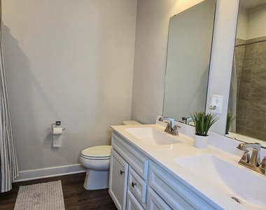5426 Greenpoint Lane - Photo Thumbnail 44