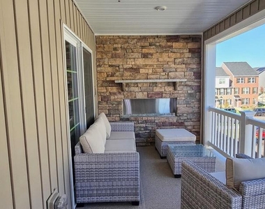 5426 Greenpoint Lane - Photo Thumbnail 28