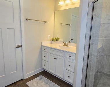 5426 Greenpoint Lane - Photo Thumbnail 40