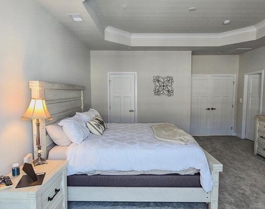 5426 Greenpoint Lane - Photo Thumbnail 36