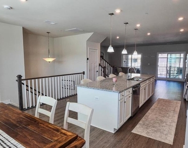 5426 Greenpoint Lane - Photo Thumbnail 13