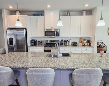 5426 Greenpoint Lane - Photo Thumbnail 16