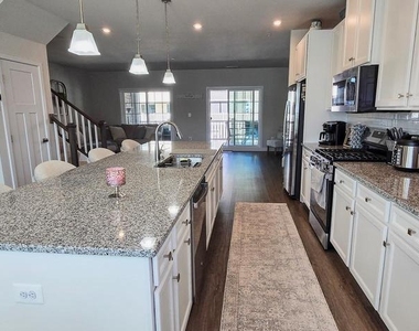 5426 Greenpoint Lane - Photo Thumbnail 14