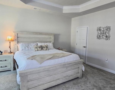 5426 Greenpoint Lane - Photo Thumbnail 37