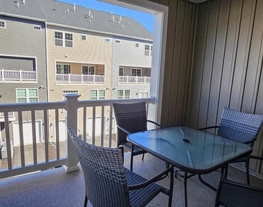 5426 Greenpoint Lane - Photo Thumbnail 27