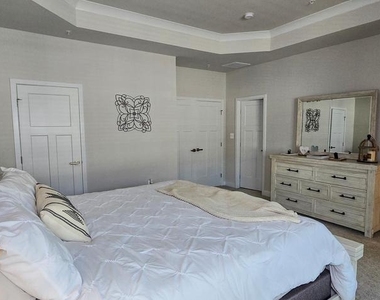 5426 Greenpoint Lane - Photo Thumbnail 35