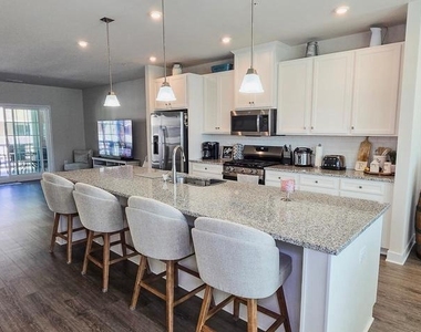 5426 Greenpoint Lane - Photo Thumbnail 15