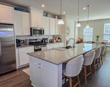 5426 Greenpoint Lane - Photo Thumbnail 19