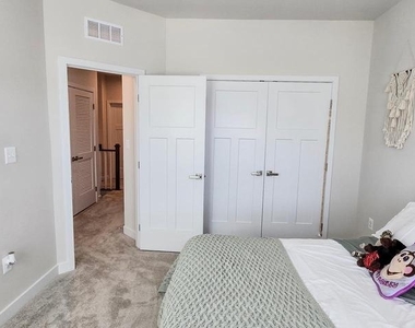 5426 Greenpoint Lane - Photo Thumbnail 51