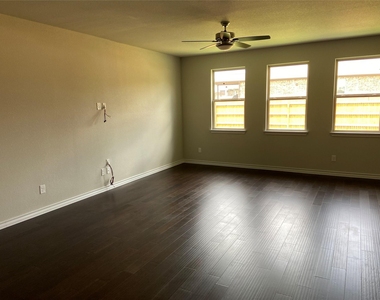 309 Akumal St - Photo Thumbnail 7